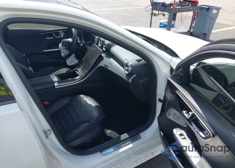 2022 Mercedes-Benz C 300 Sedan z USA, uszkodzony, nr VIN W1KAF4GB8NR019969